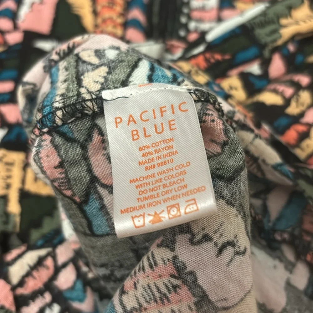 Lightweight Patterned Button Down - Picture 4 of 7